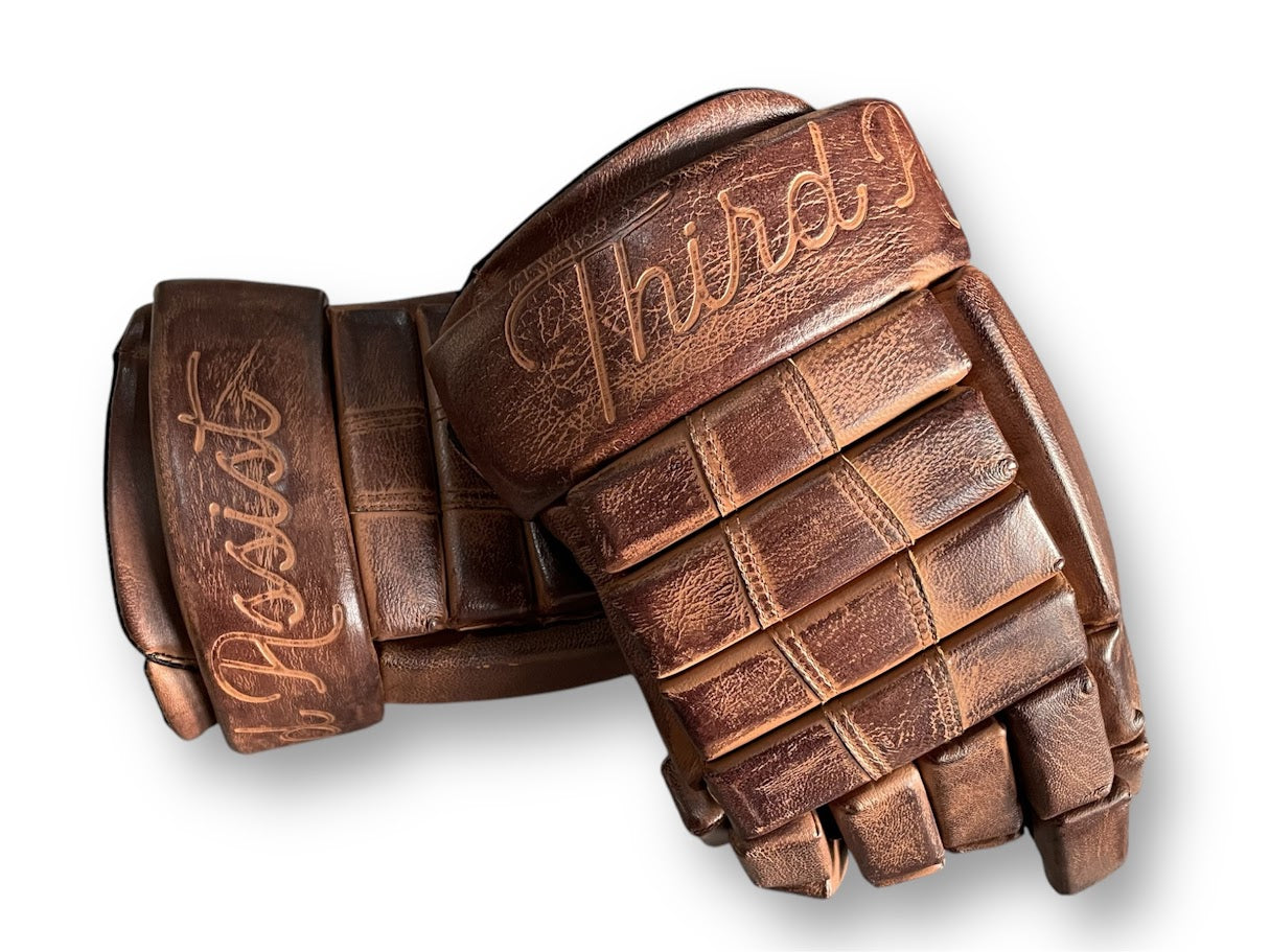 An application scenario or product detail of hockey gloves leather - Image 4