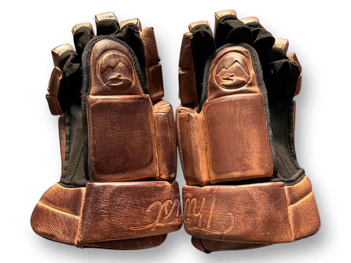 An application scenario or product detail of hockey gloves leather - Image 9