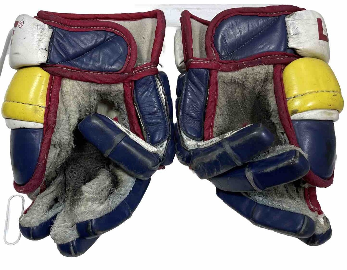 An application scenario or product detail of hockey gloves leather - Image 17