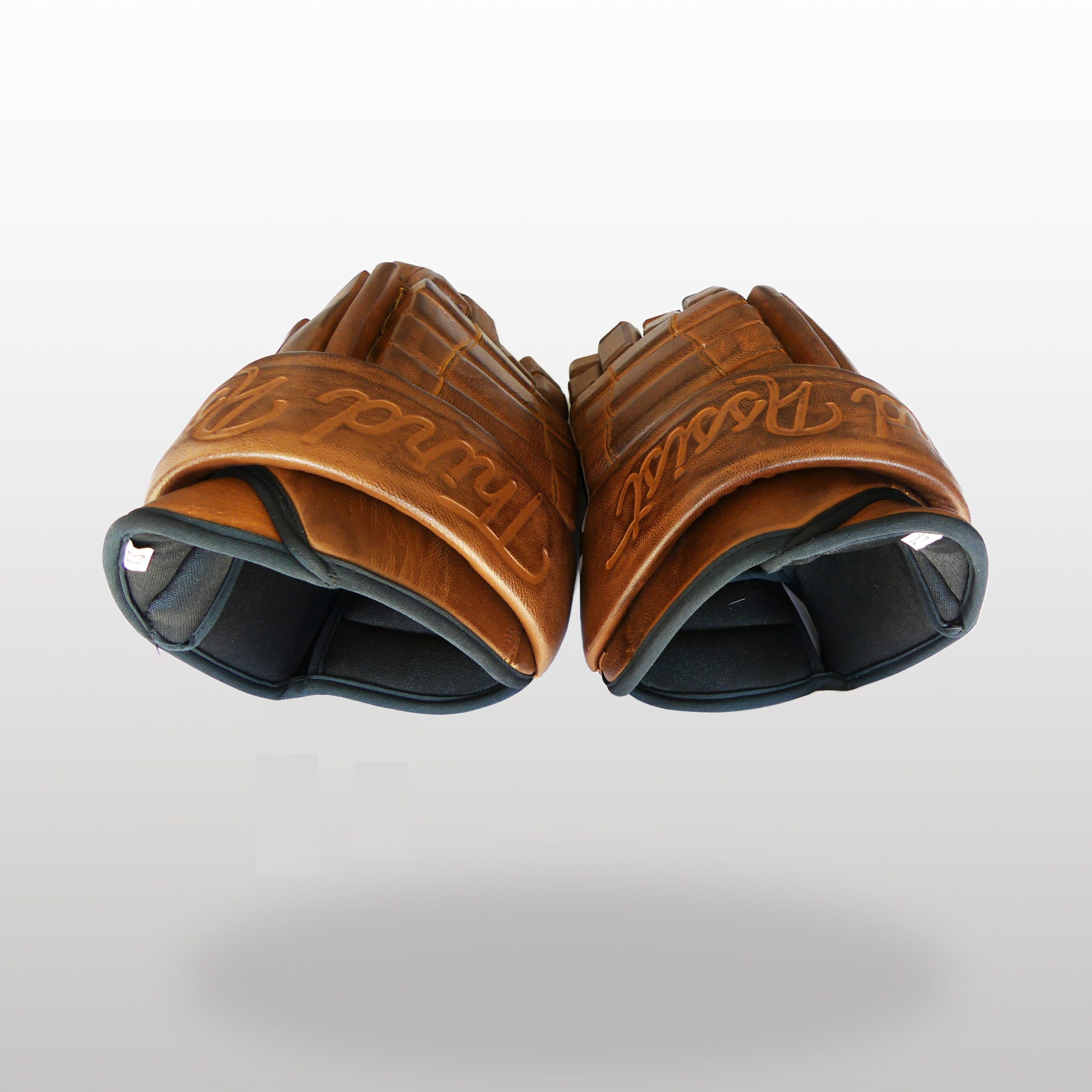 An application scenario or product detail of hockey gloves leather - Image 19