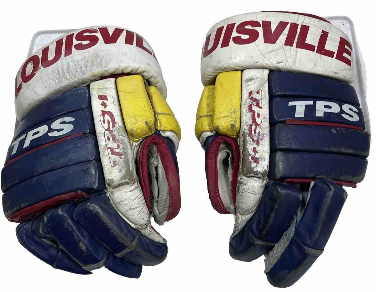An application scenario or product detail of hockey gloves leather - Image 22