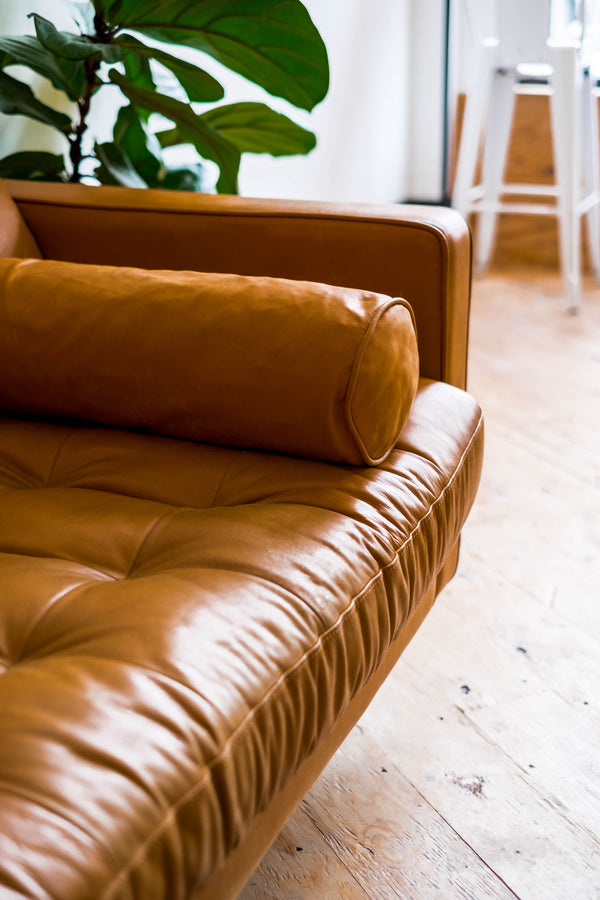 An application scenario or product detail of how to clean faux leather couch naturally - Image 12