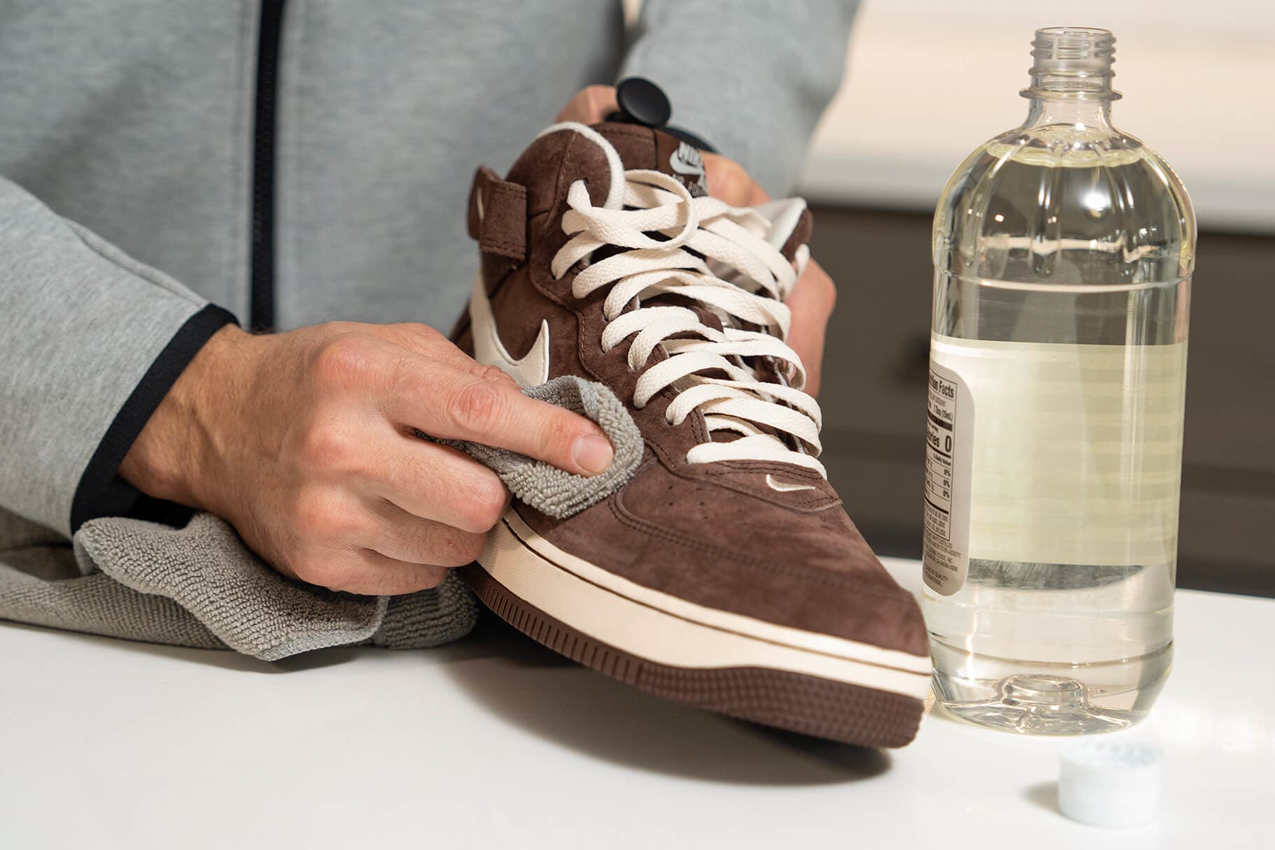 An application scenario or product detail of how to clean leather suede shoes - Image 17