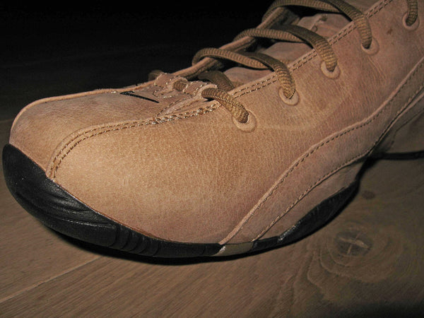 An application scenario or product detail of how to clean nubuck leather - Image 14