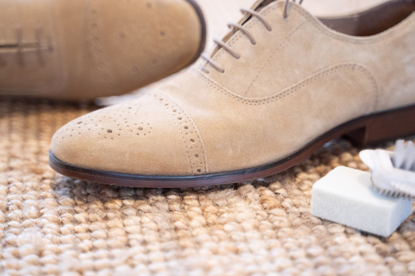 An application scenario or product detail of how to clean nubuck leather - Image 22