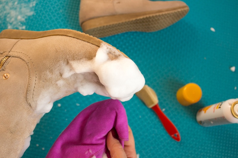 An application scenario or product detail of how to clean nubuck leather - Image 24