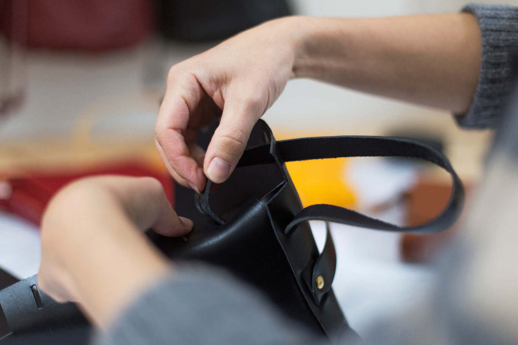 An application scenario or product detail of how to make a leather bag - Image 10