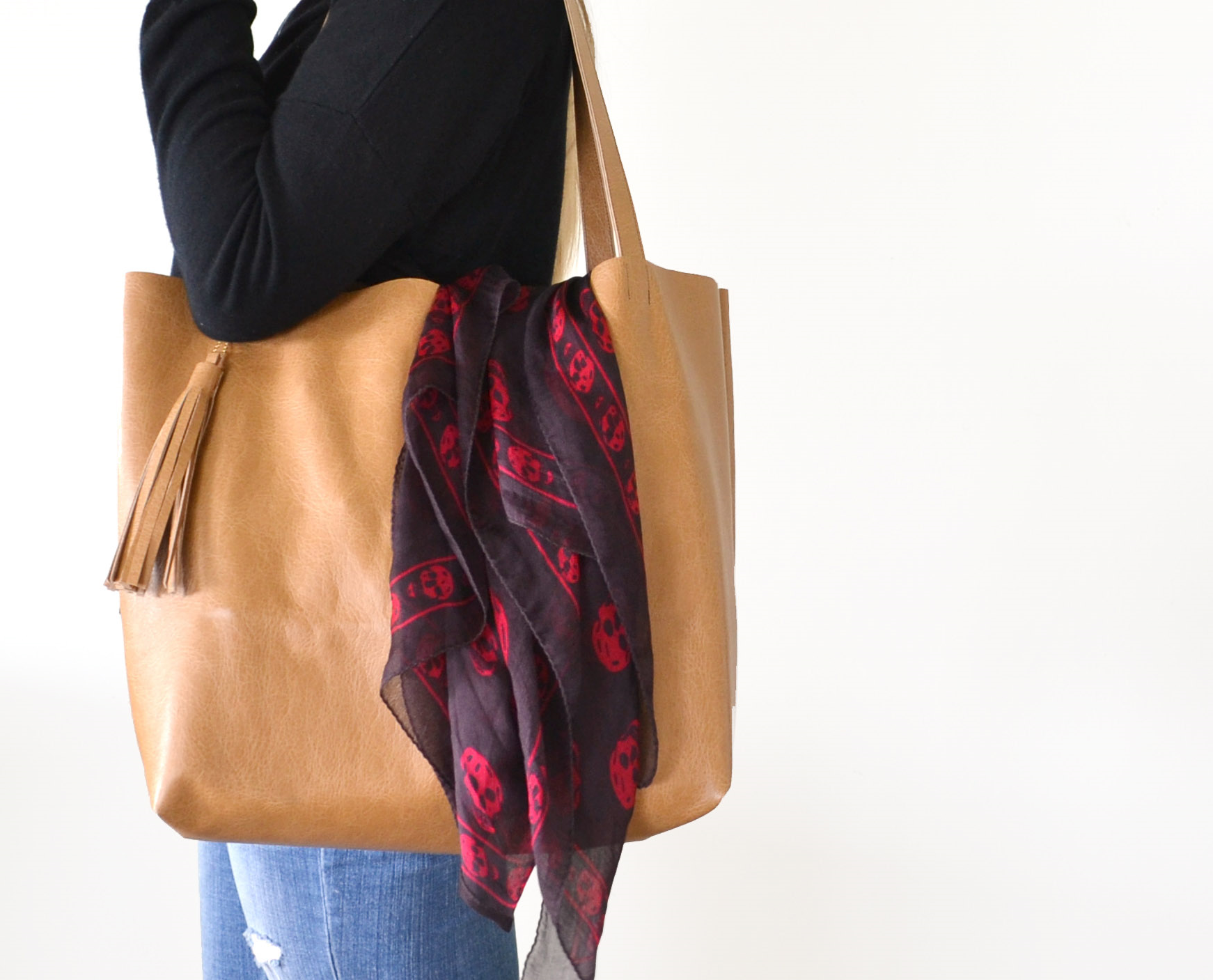 An application scenario or product detail of how to make a leather handbag - Image 5