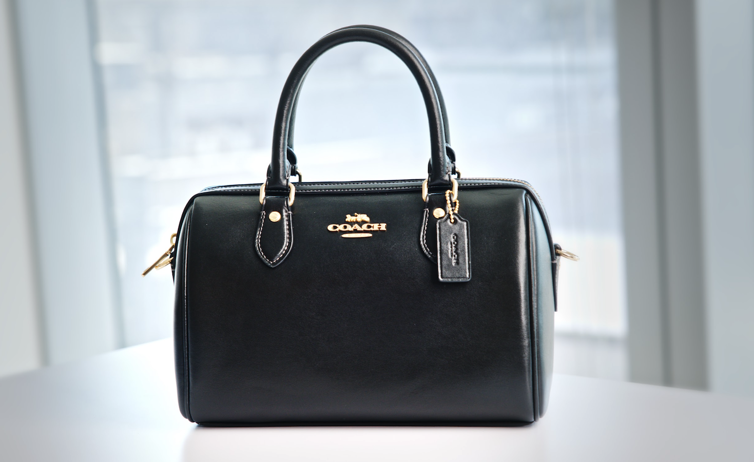 An application scenario or product detail of how to make a leather handbag - Image 14