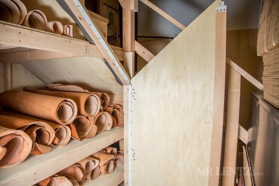 An application scenario or product detail of how to store leather clothes - Image 21