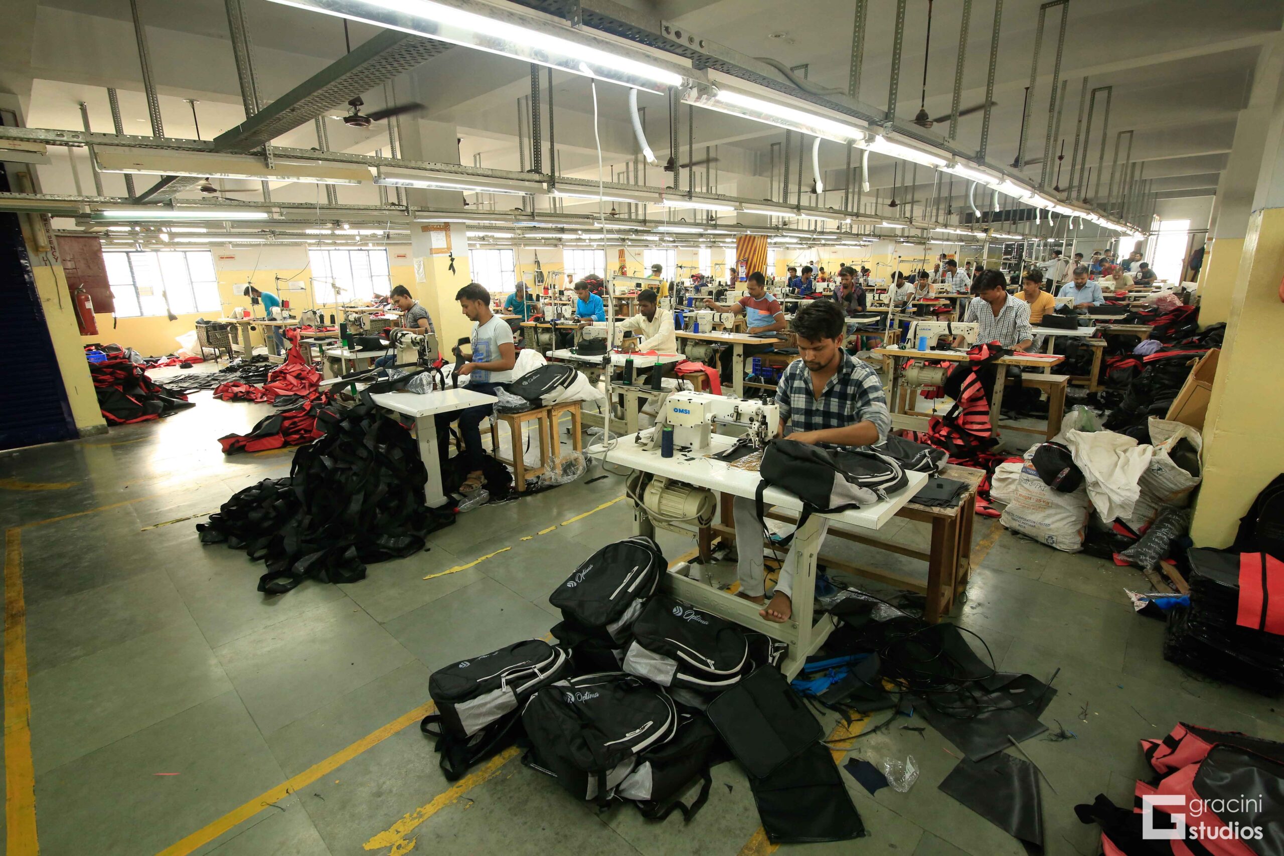 An application scenario or product detail of leather bag manufacturer - Image 15