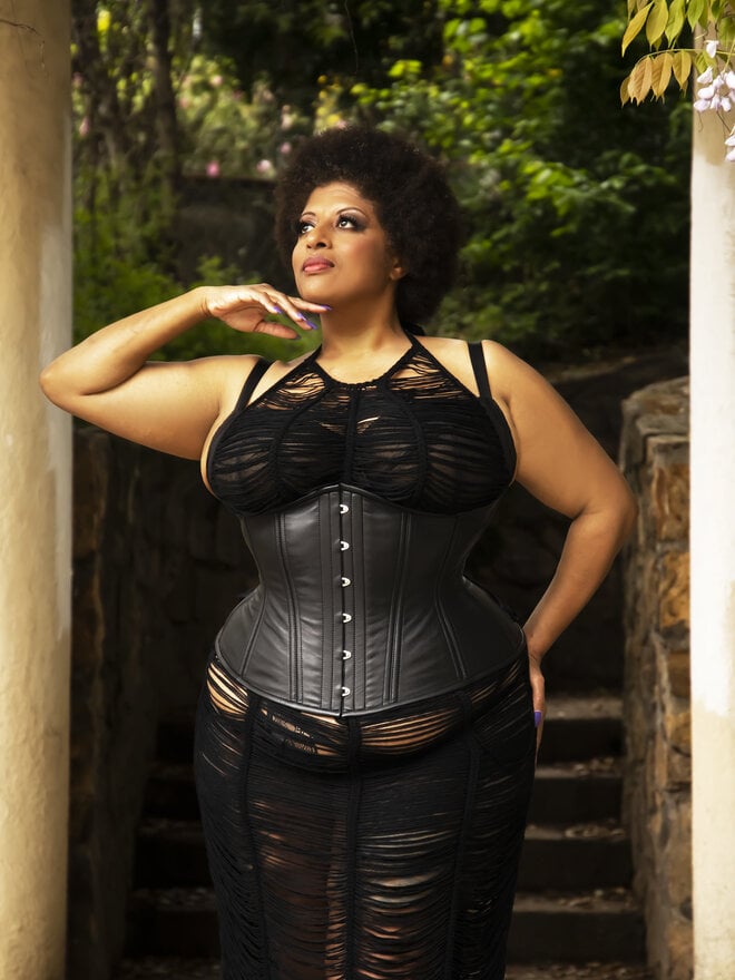 An application scenario or product detail of leather corset custom - Image 13