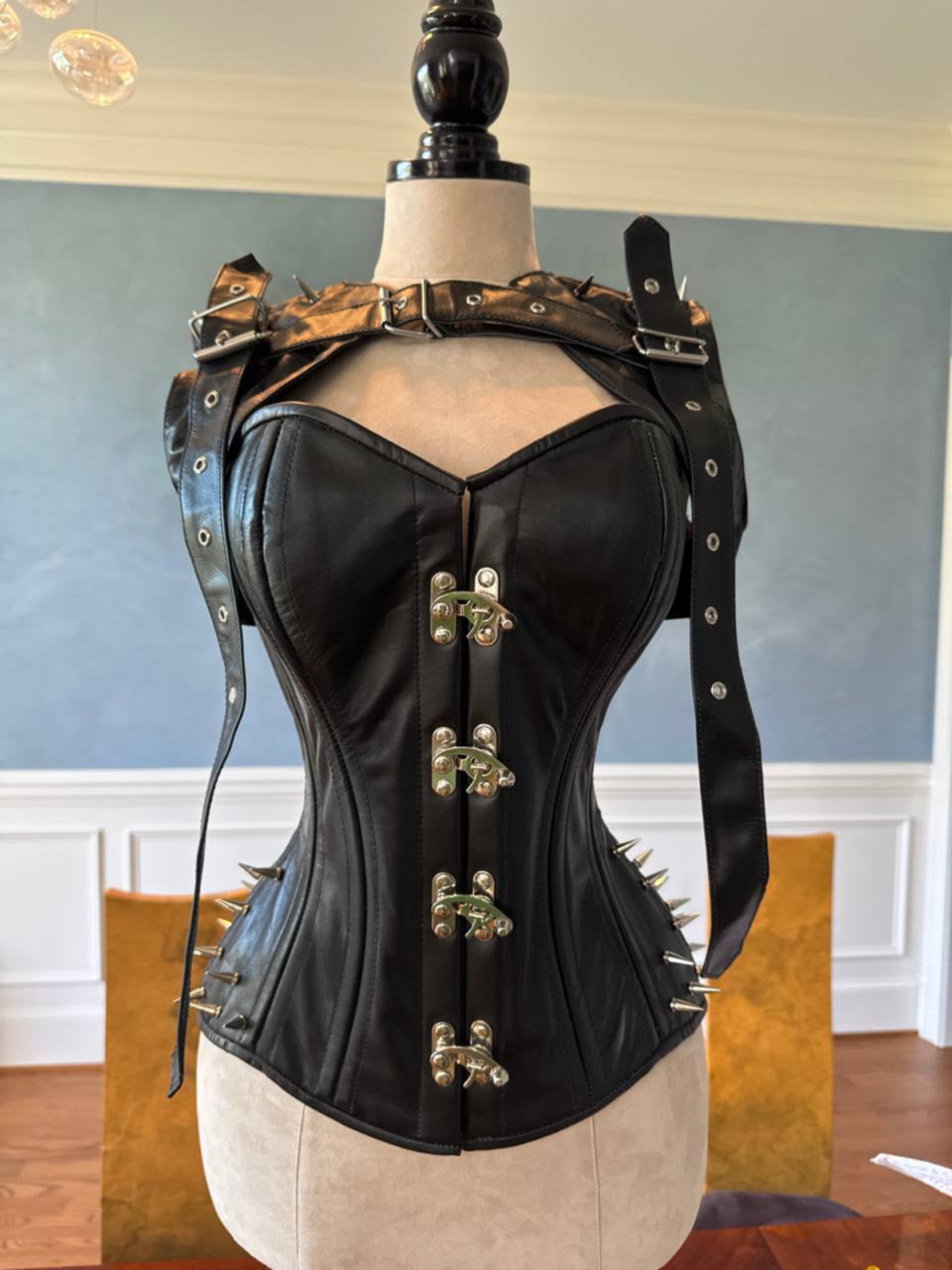 An application scenario or product detail of leather corset custom - Image 15