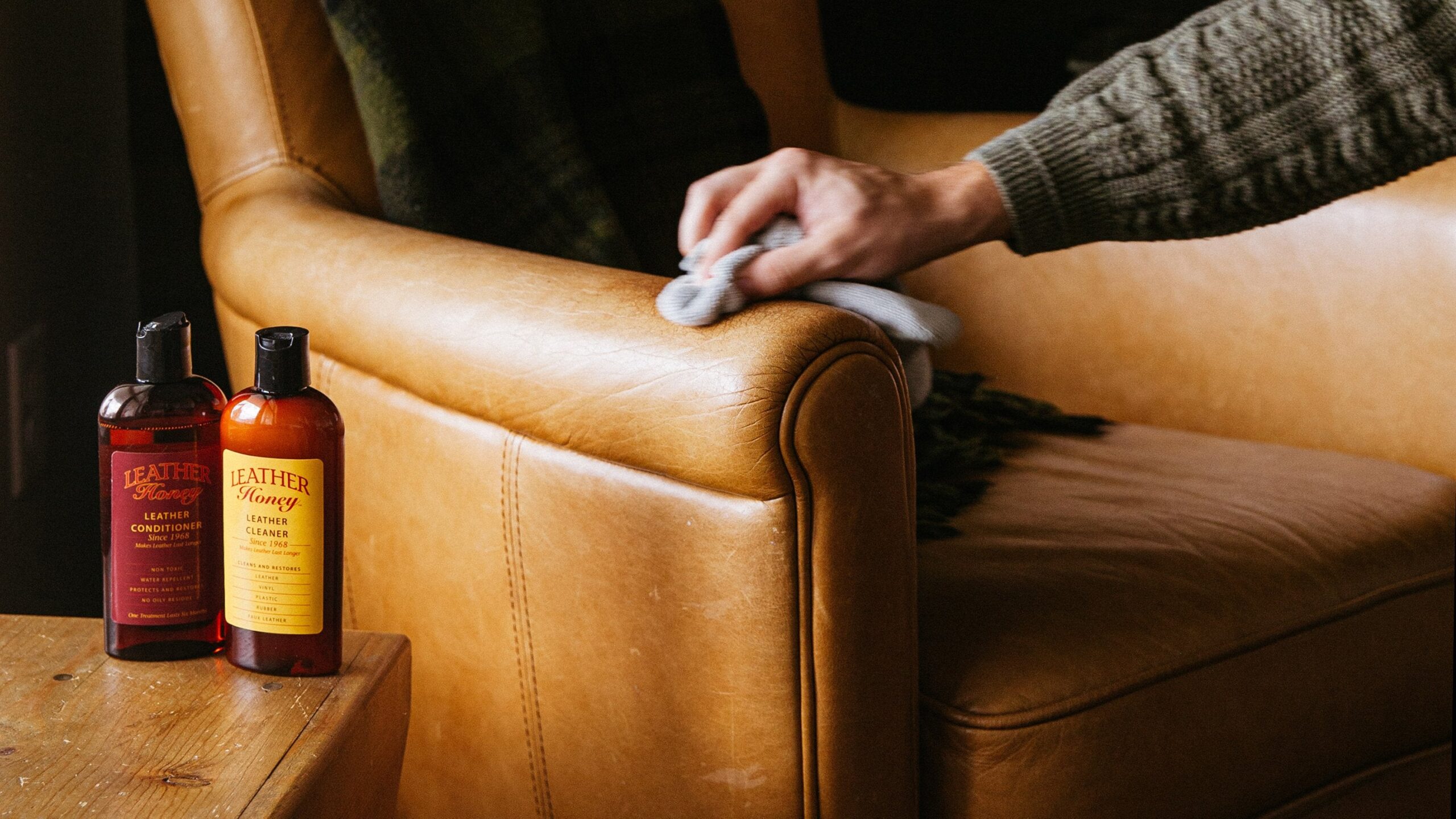 An application scenario or product detail of leather couch cleaning service - Image 14