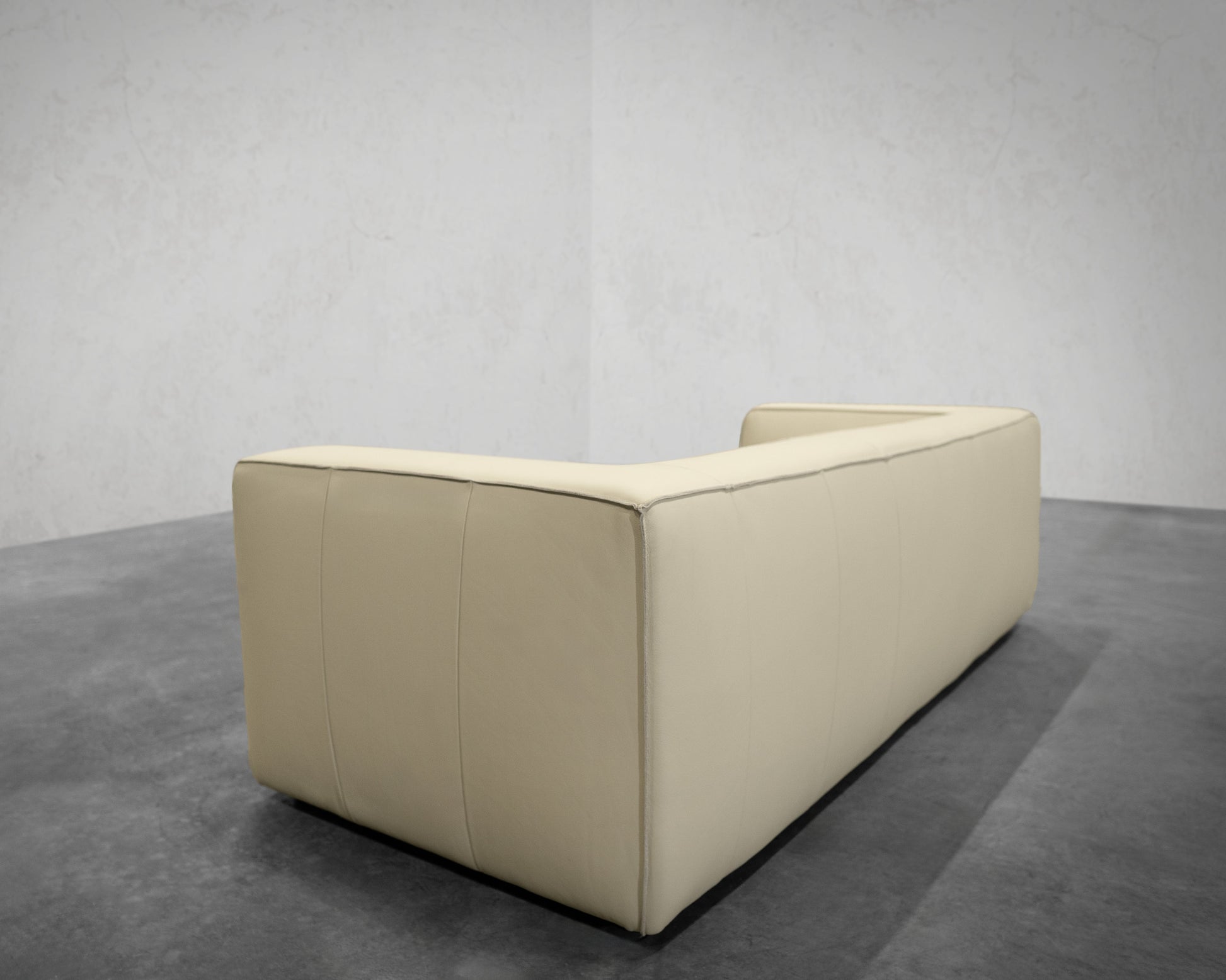 An application scenario or product detail of leather couch company - Image 19