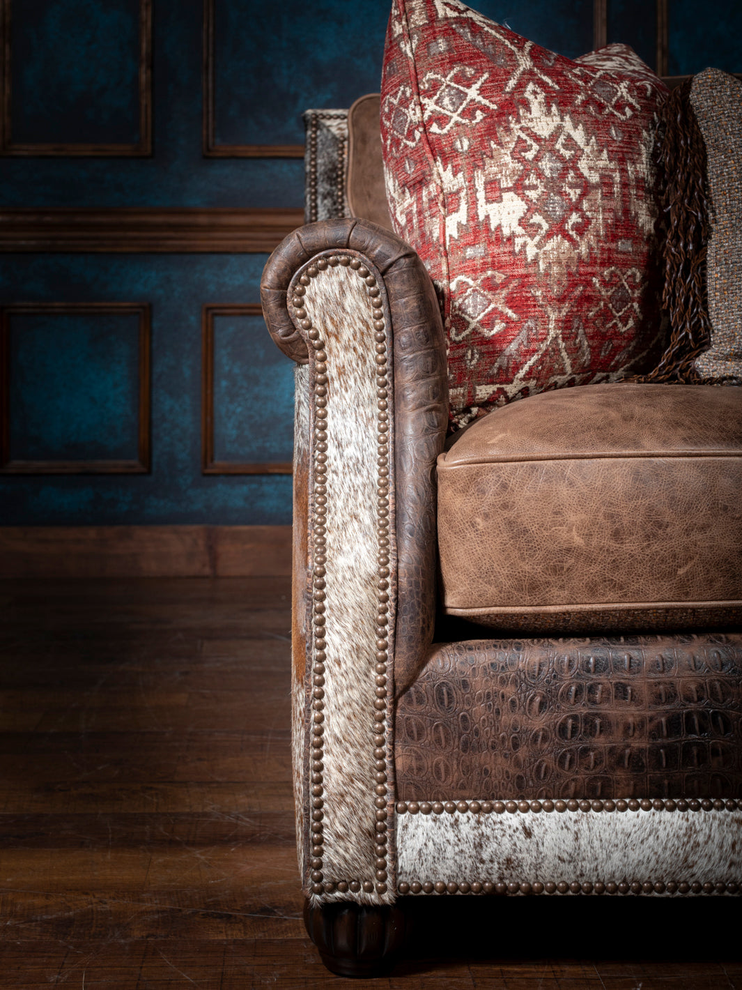 An application scenario or product detail of leather couch with fabric cushions - Image 18