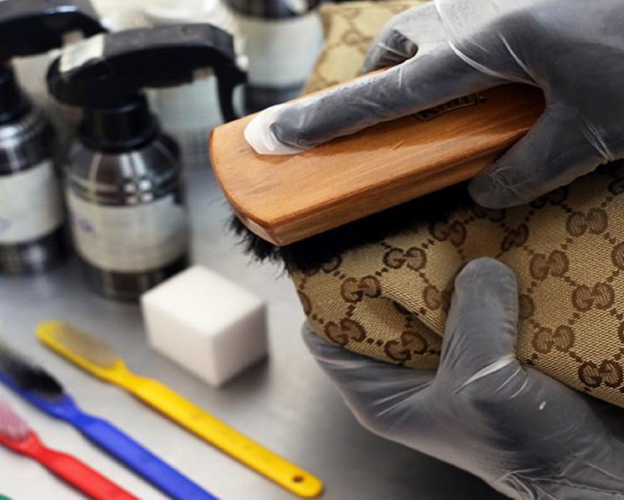 An application scenario or product detail of leather handbag cleaning service - Image 8