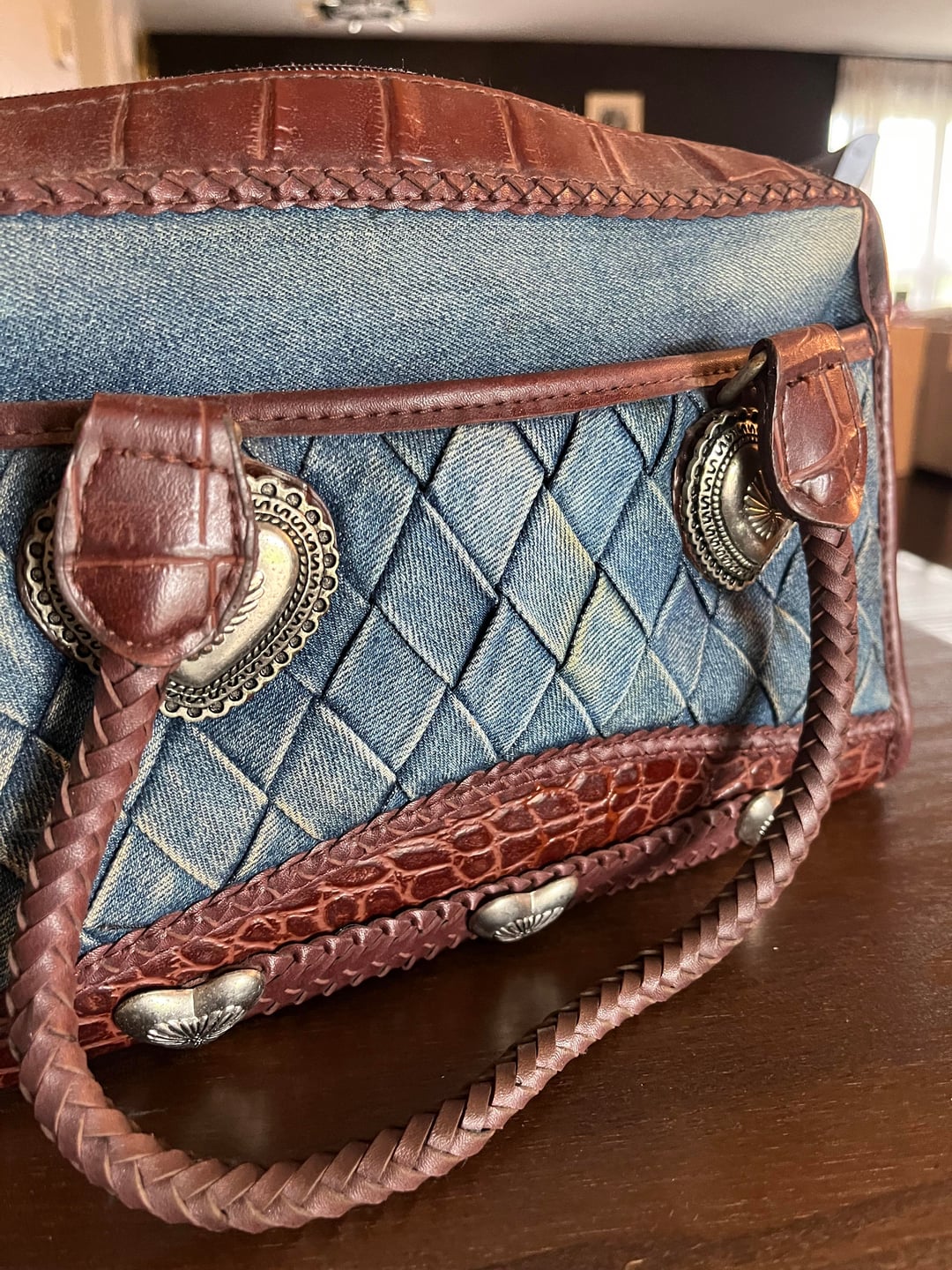 An application scenario or product detail of leather handbag cleaning service - Image 14