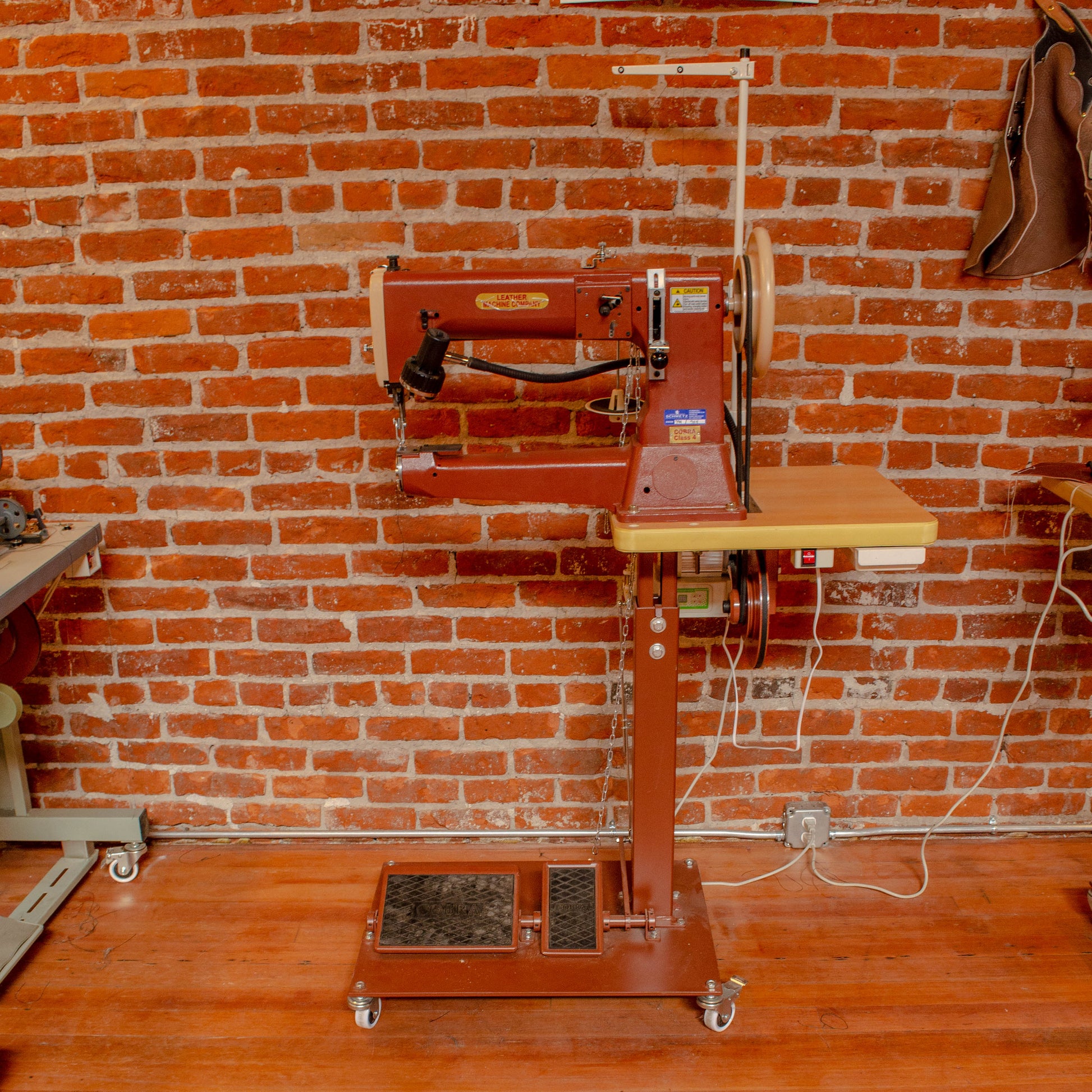 An application scenario or product detail of leather machine company cobra class 4 - Image 10