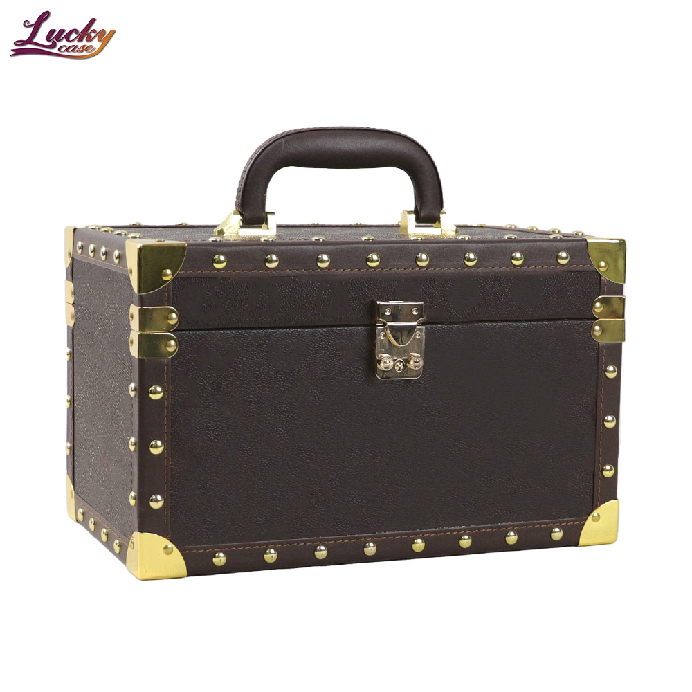 An application scenario or product detail of leather make up case - Image 18