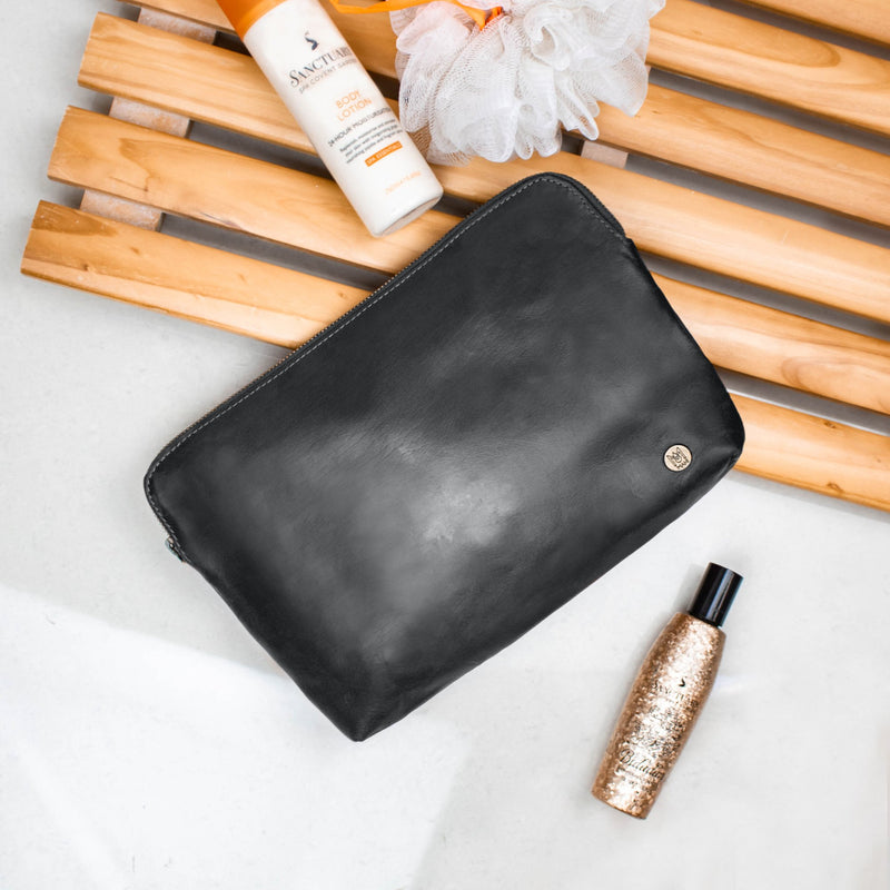 An application scenario or product detail of leather make up pouch - Image 12