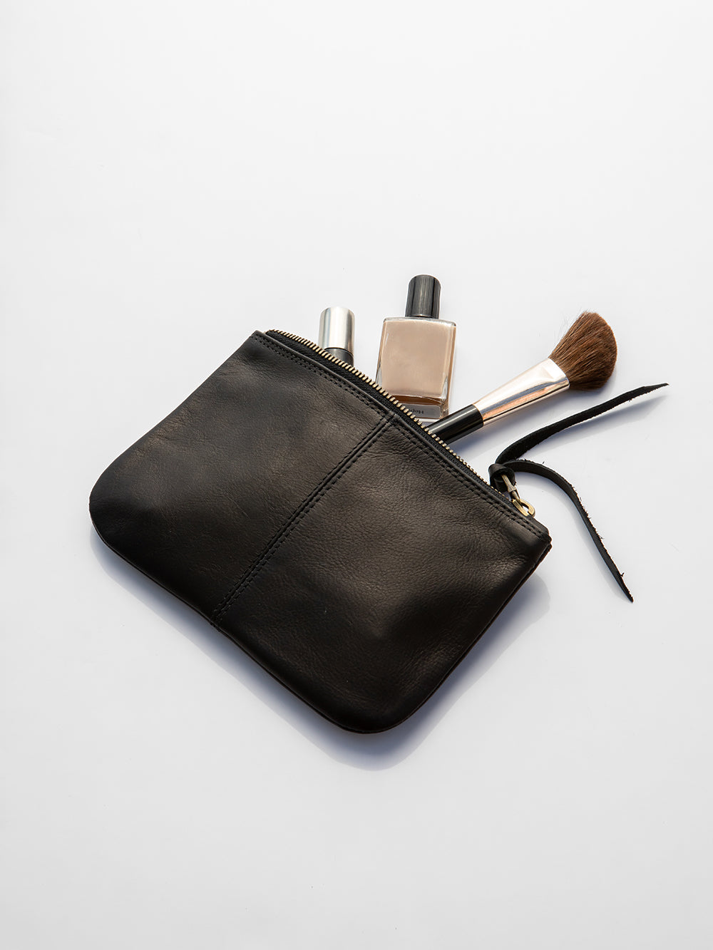 An application scenario or product detail of leather make up pouch - Image 24