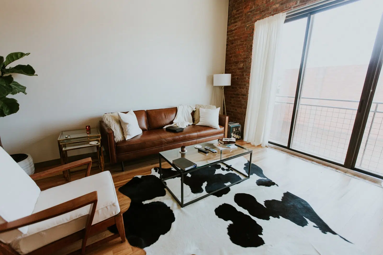 An application scenario or product detail of leather or microfiber couch - Image 21