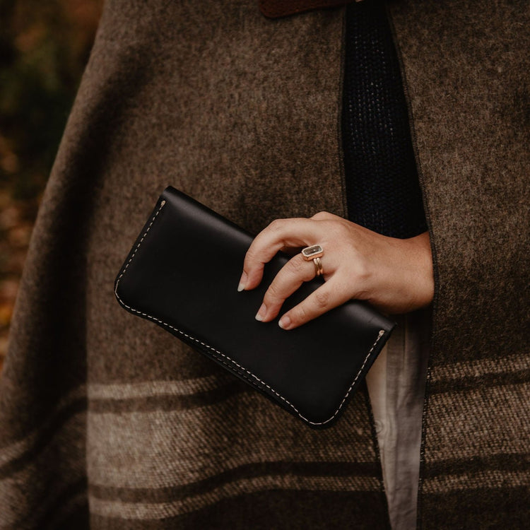 An application scenario or product detail of leather pocketbooks wholesale - Image 8