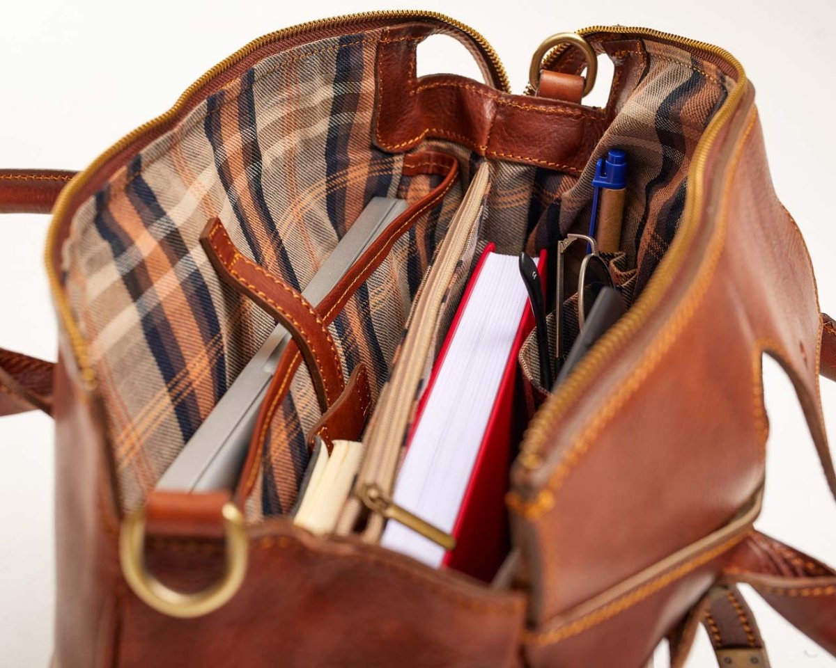An application scenario or product detail of leather purse company - Image 13