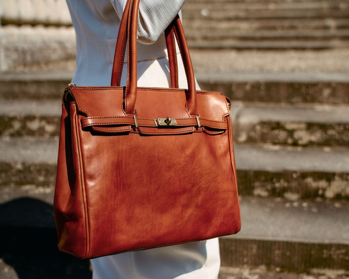 An application scenario or product detail of leather purse company - Image 14