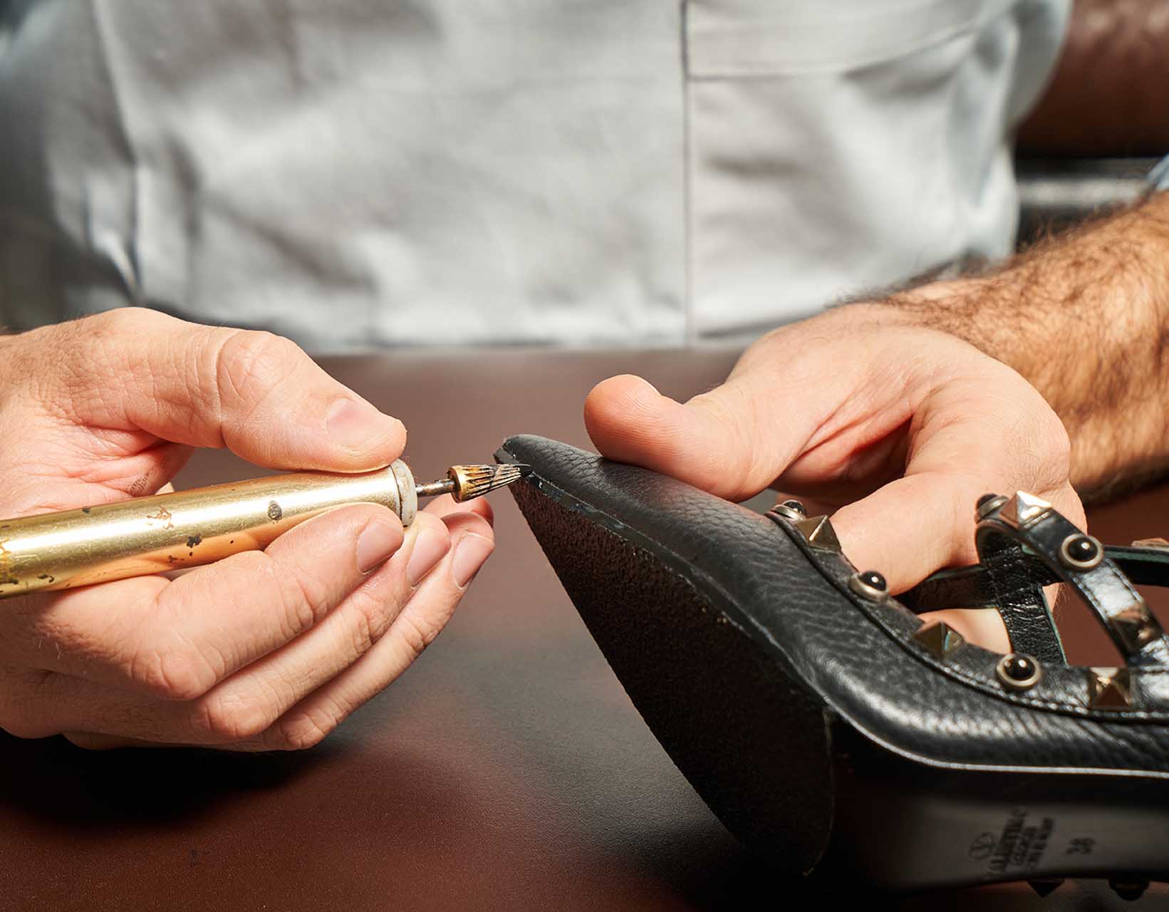 An application scenario or product detail of leather repair services - Image 16