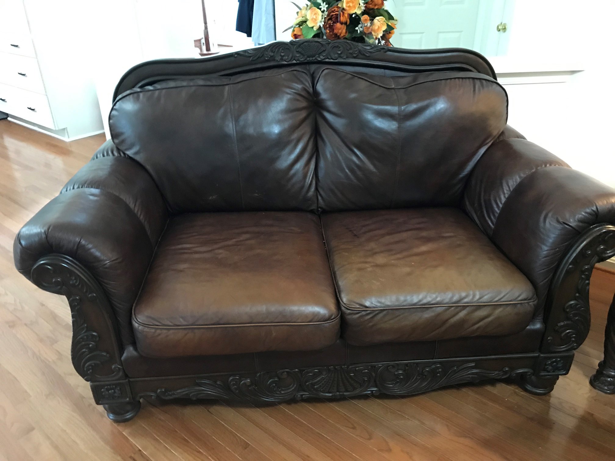 An application scenario or product detail of leather repair services - Image 20