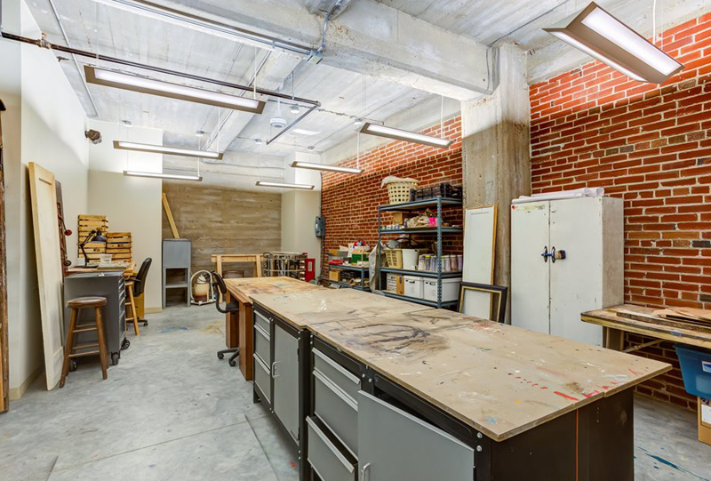 An application scenario or product detail of leather trades artist lofts - Image 9