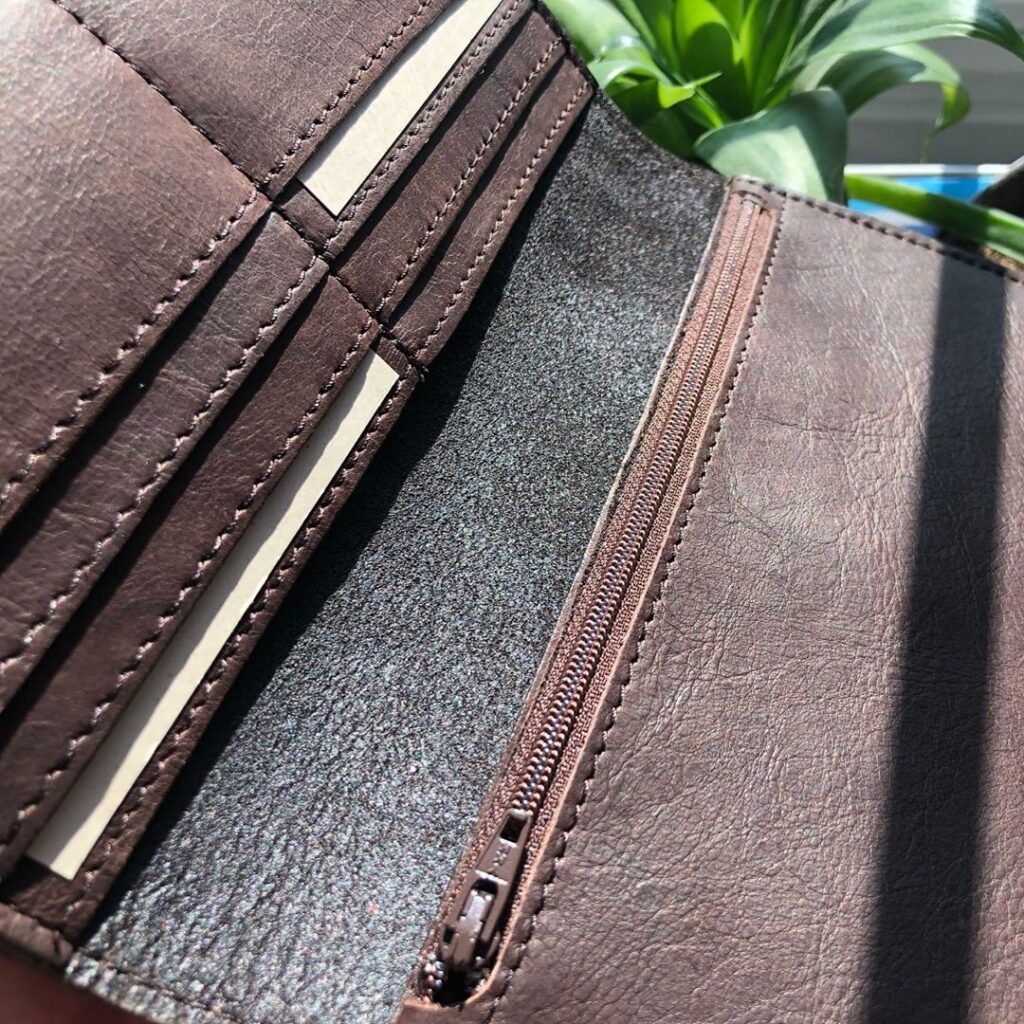 An application scenario or product detail of leather wholesaler - Image 21