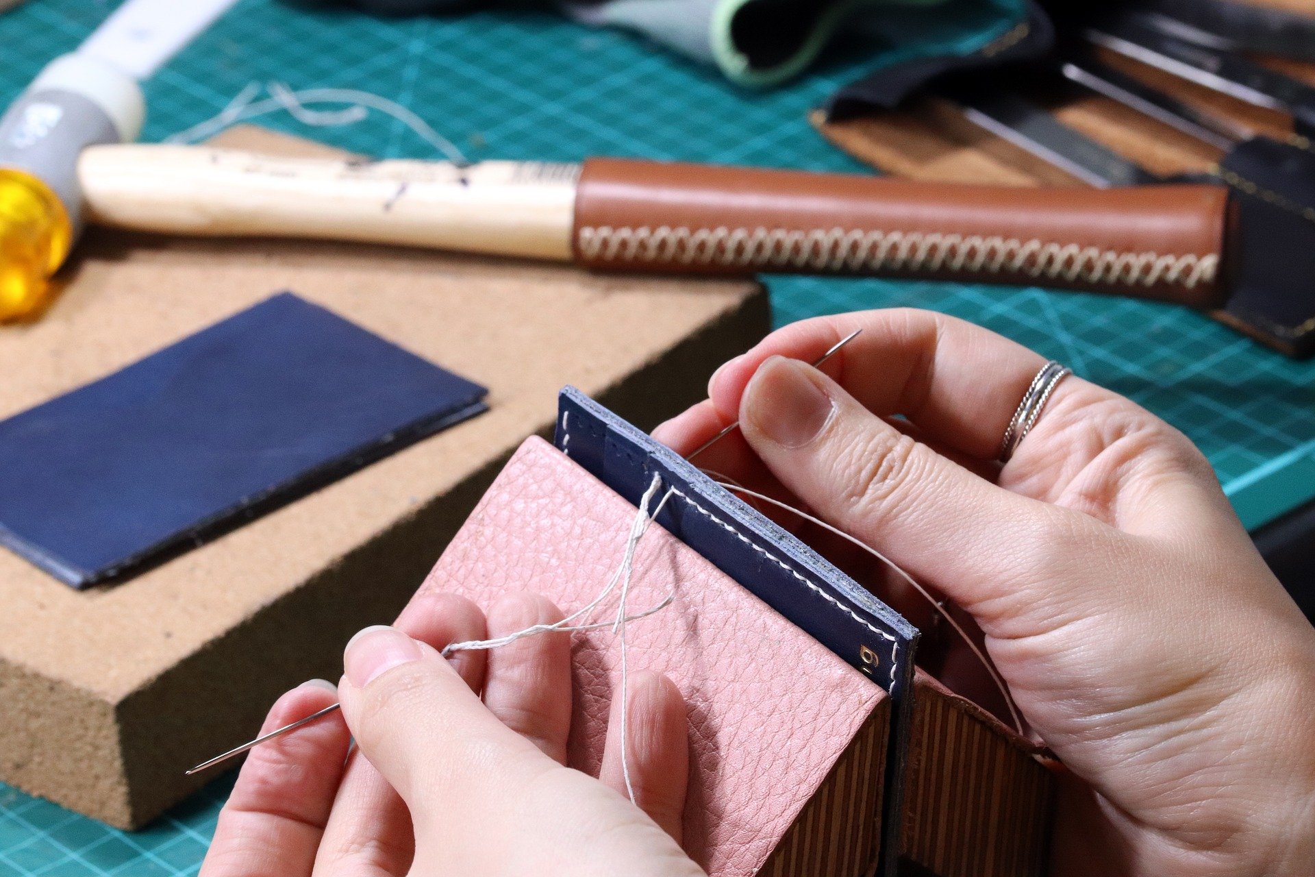 An application scenario or product detail of leather working tools and supplies - Image 10