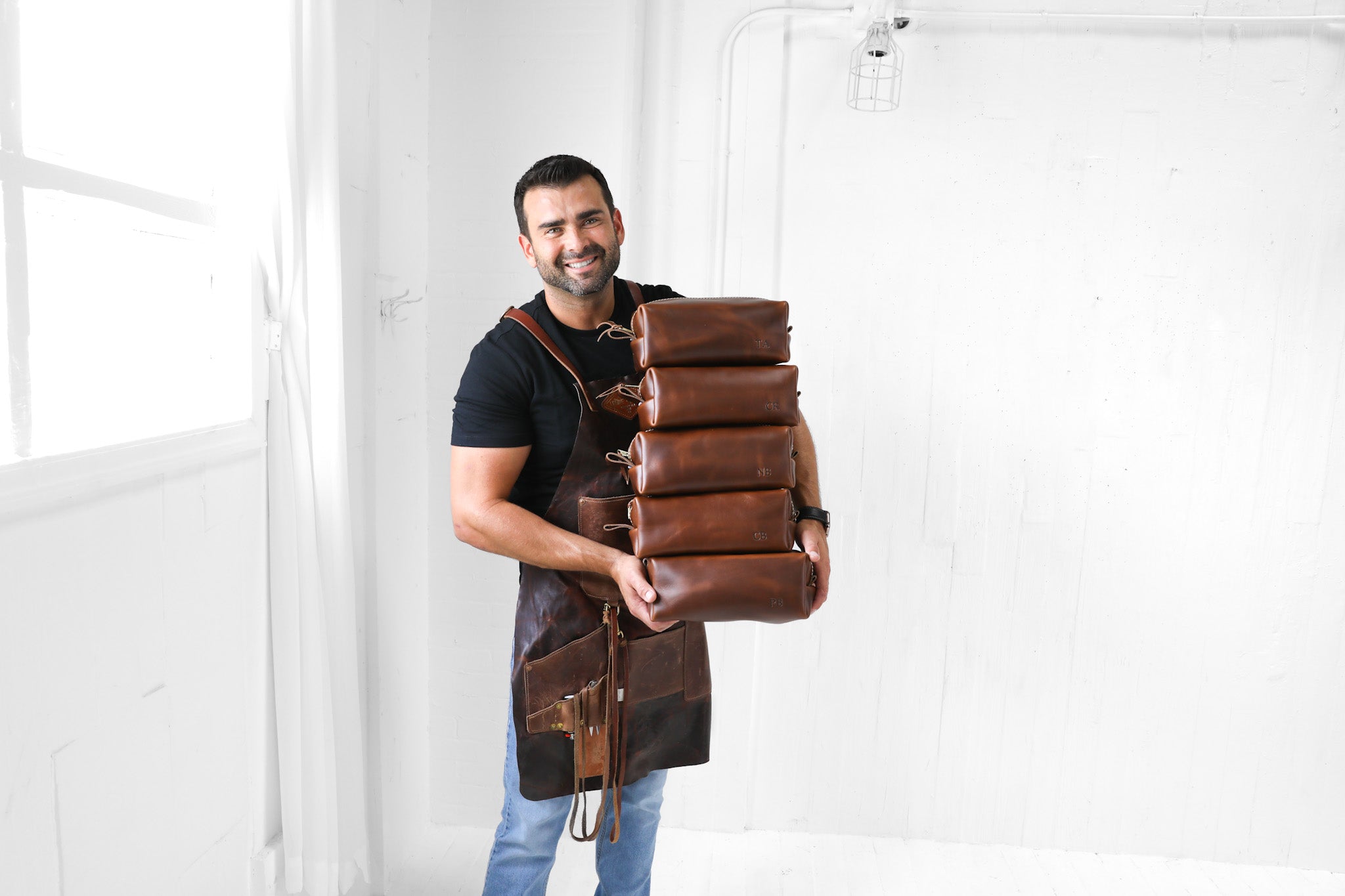 An application scenario or product detail of lifetime leather company - Image 19