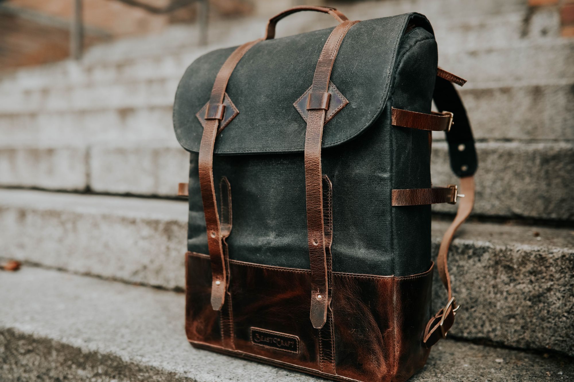 An application scenario or product detail of make a leather bag - Image 9