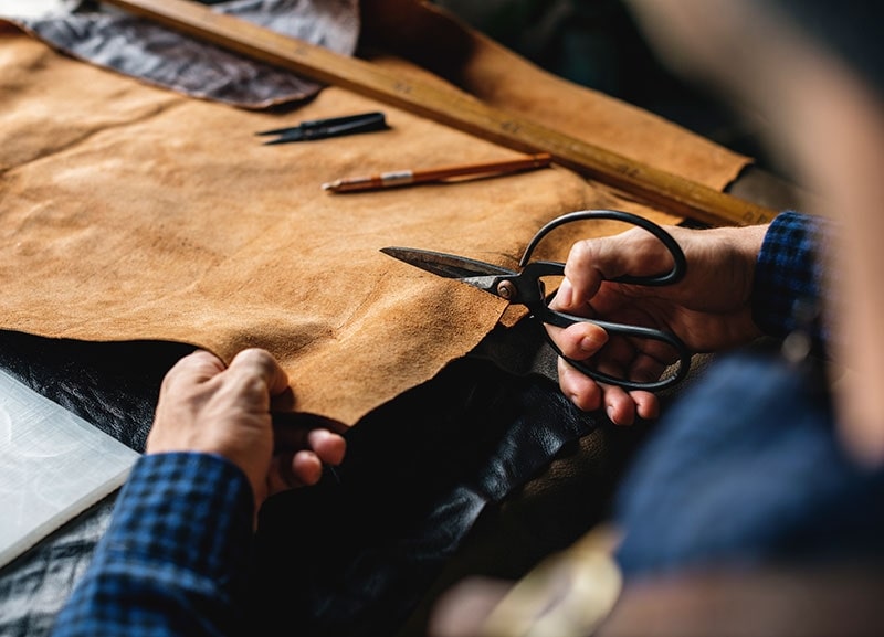 An application scenario or product detail of make a leather bag - Image 18