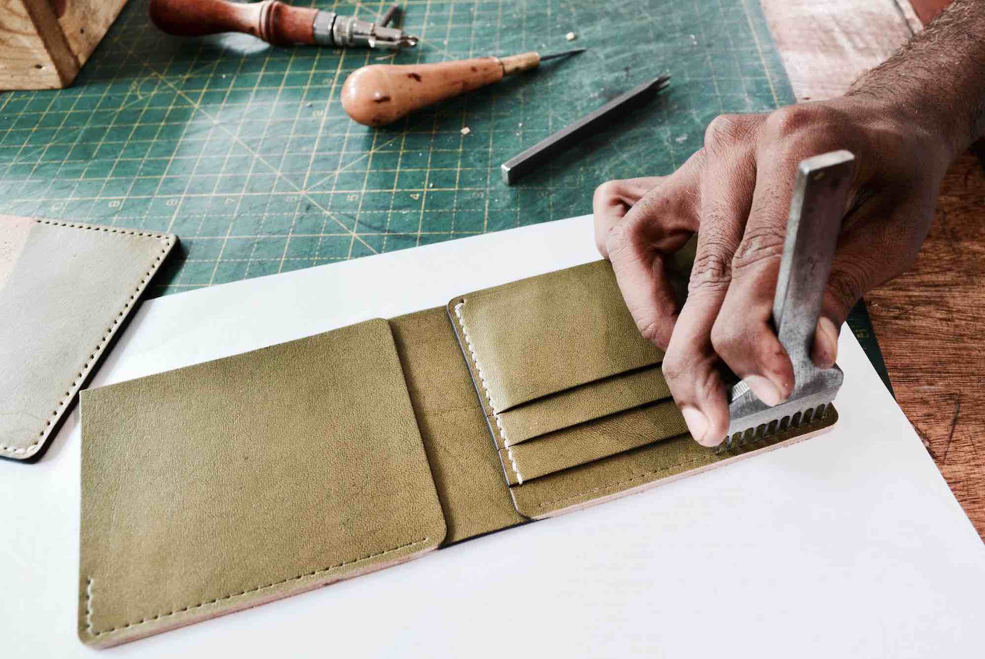 An application scenario or product detail of make a leather wallet - Image 22