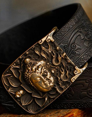 An application scenario or product detail of mens custom leather belts - Image 3