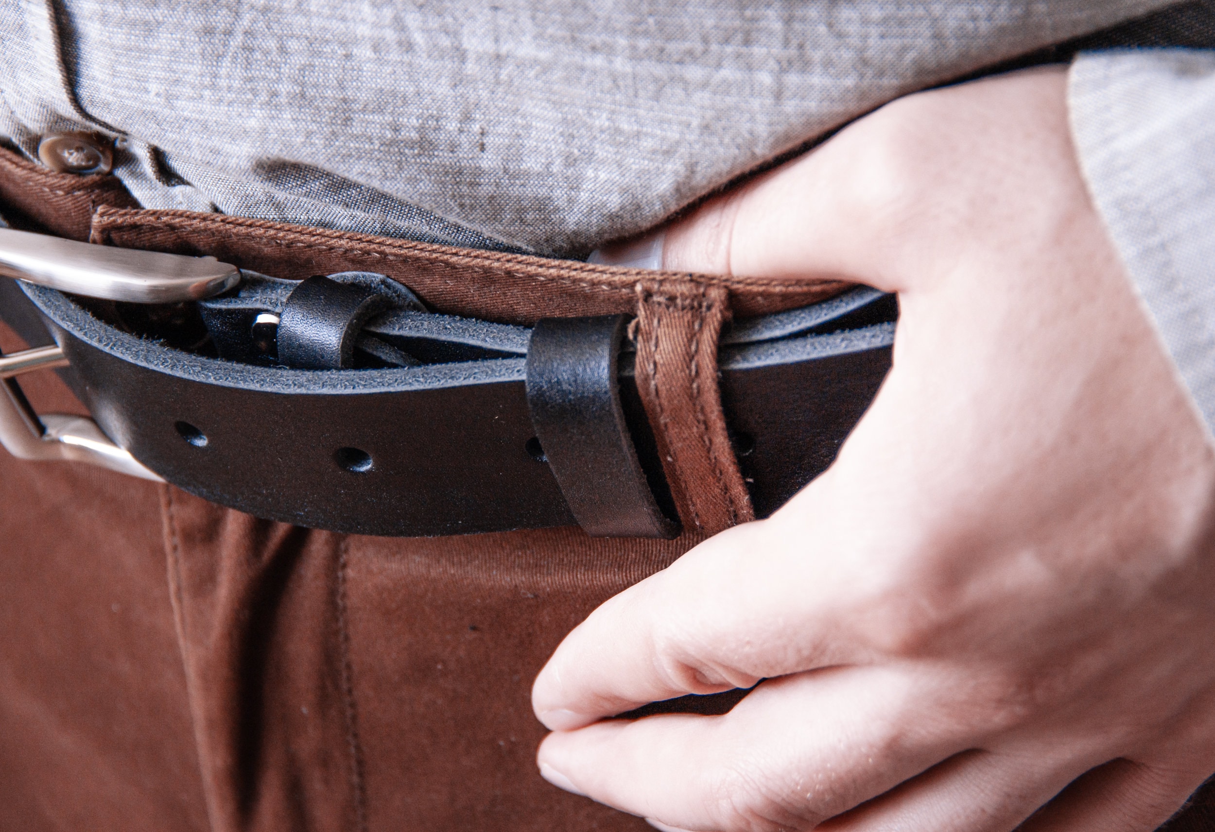 An application scenario or product detail of mens custom leather belts - Image 20
