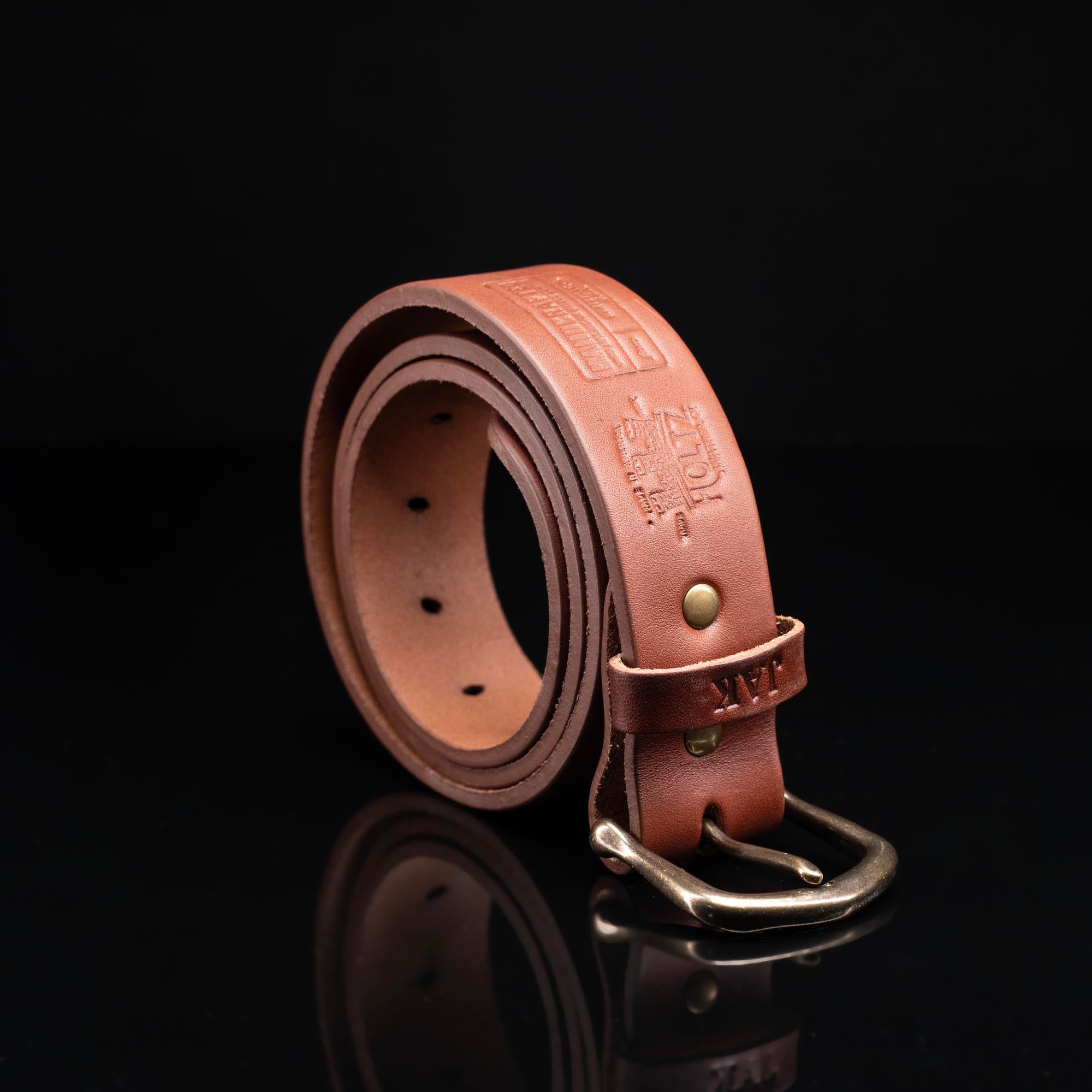 An application scenario or product detail of mens custom leather belts - Image 21