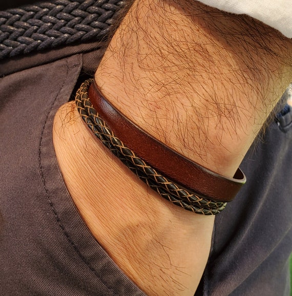 An application scenario or product detail of mens custom leather bracelets - Image 18
