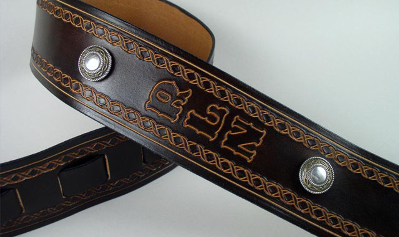 An application scenario or product detail of personalized custom leather guitar straps - Image 15