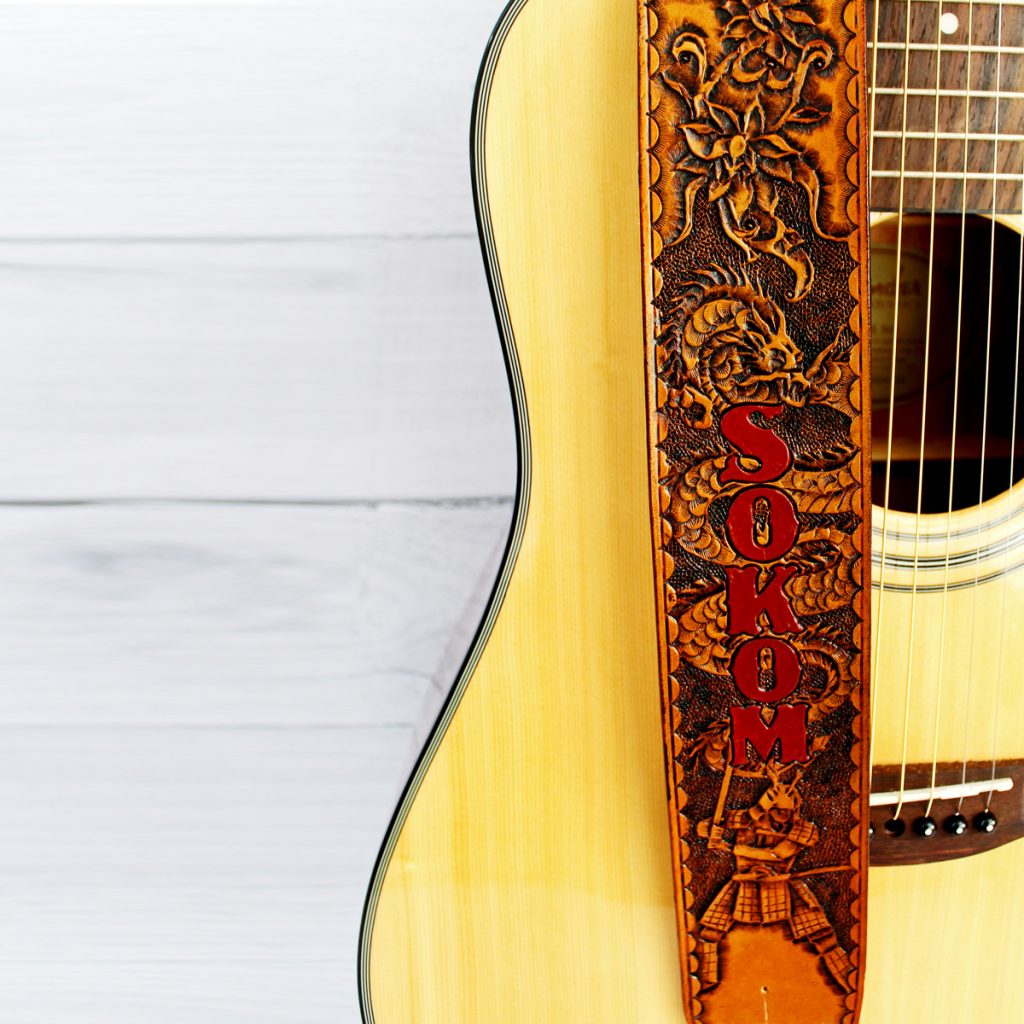 An application scenario or product detail of personalized custom leather guitar straps - Image 23