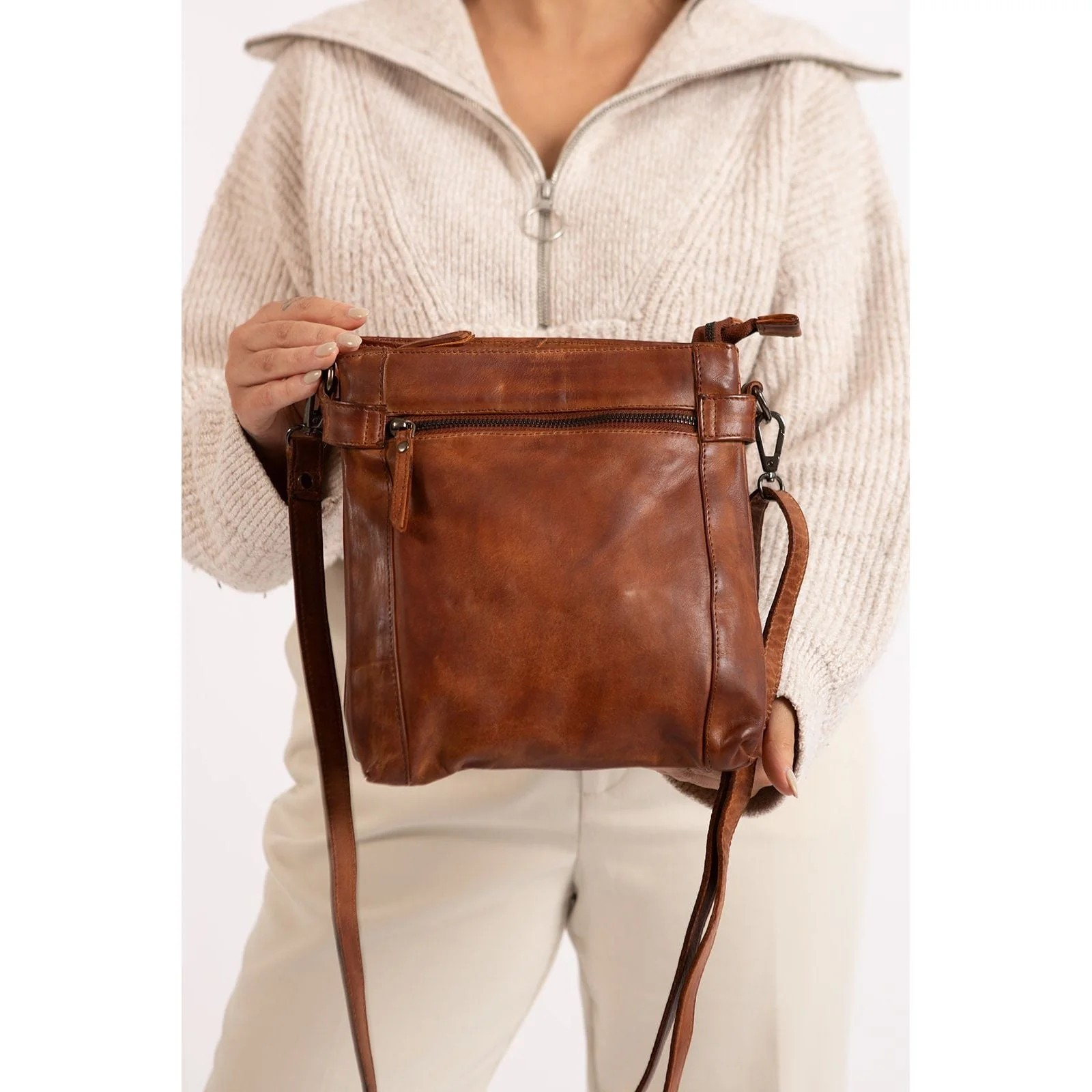 An application scenario or product detail of polyurethane leather bag - Image 18