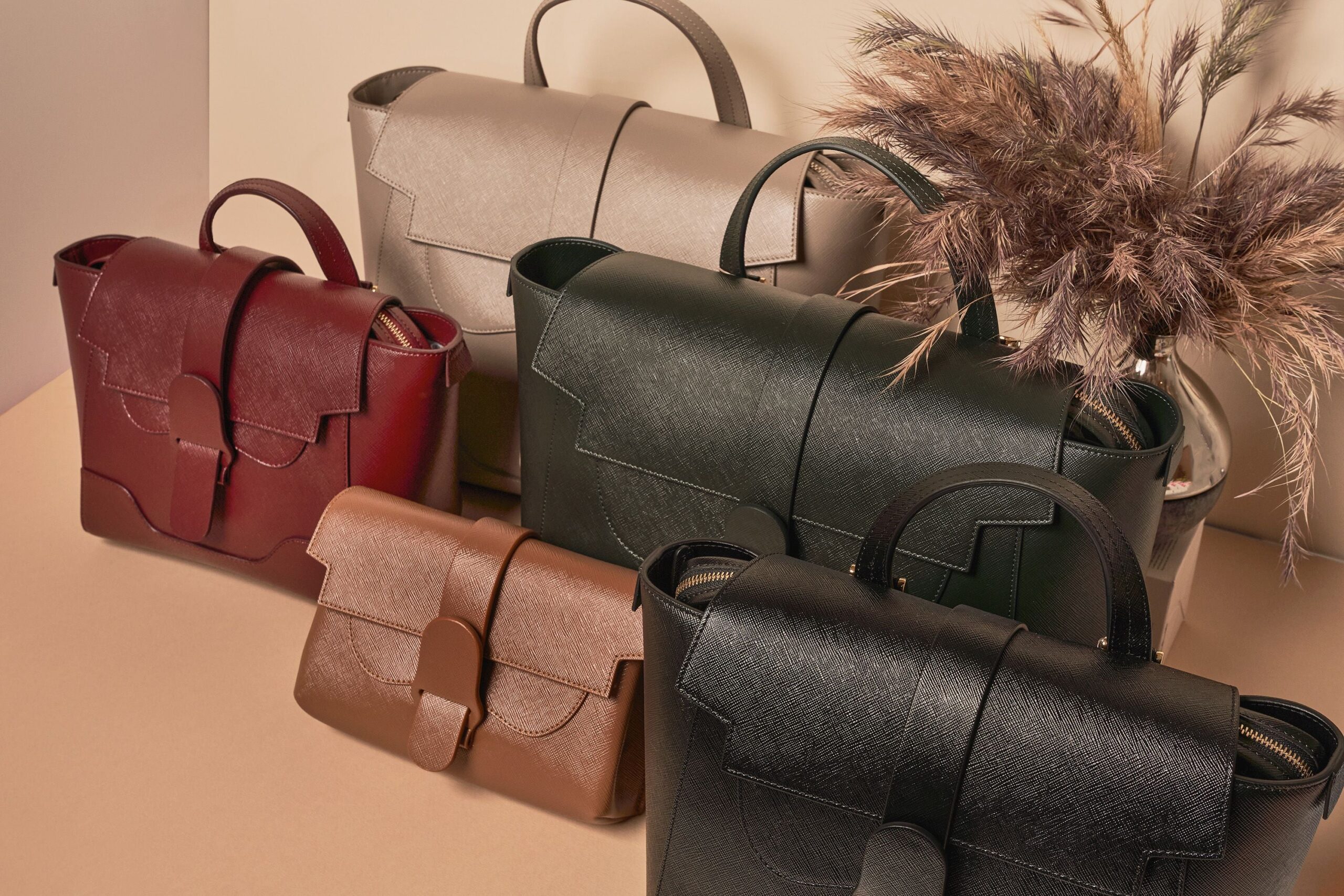 Featured image for the pu leather handbag guide