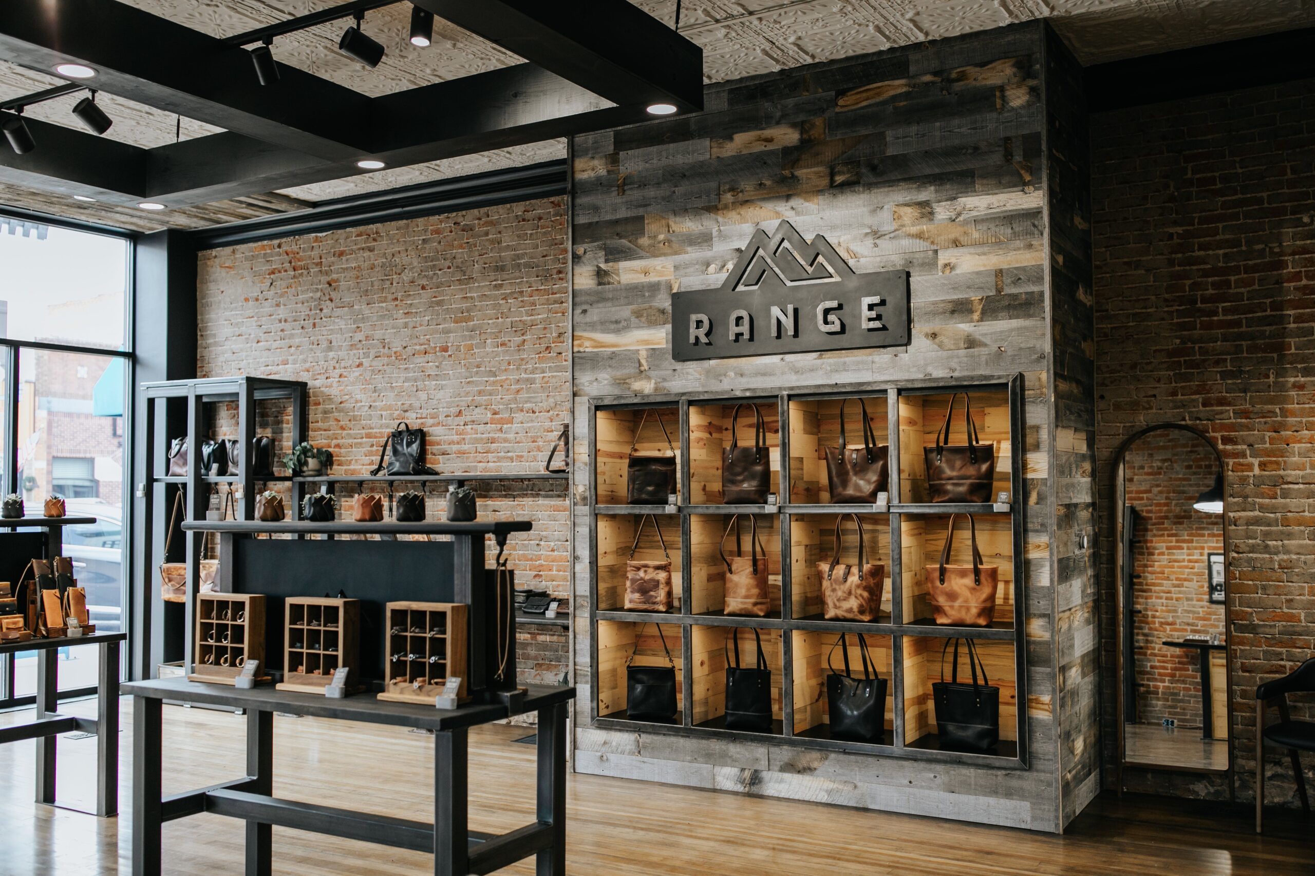 An application scenario or product detail of range leather company - Image 9