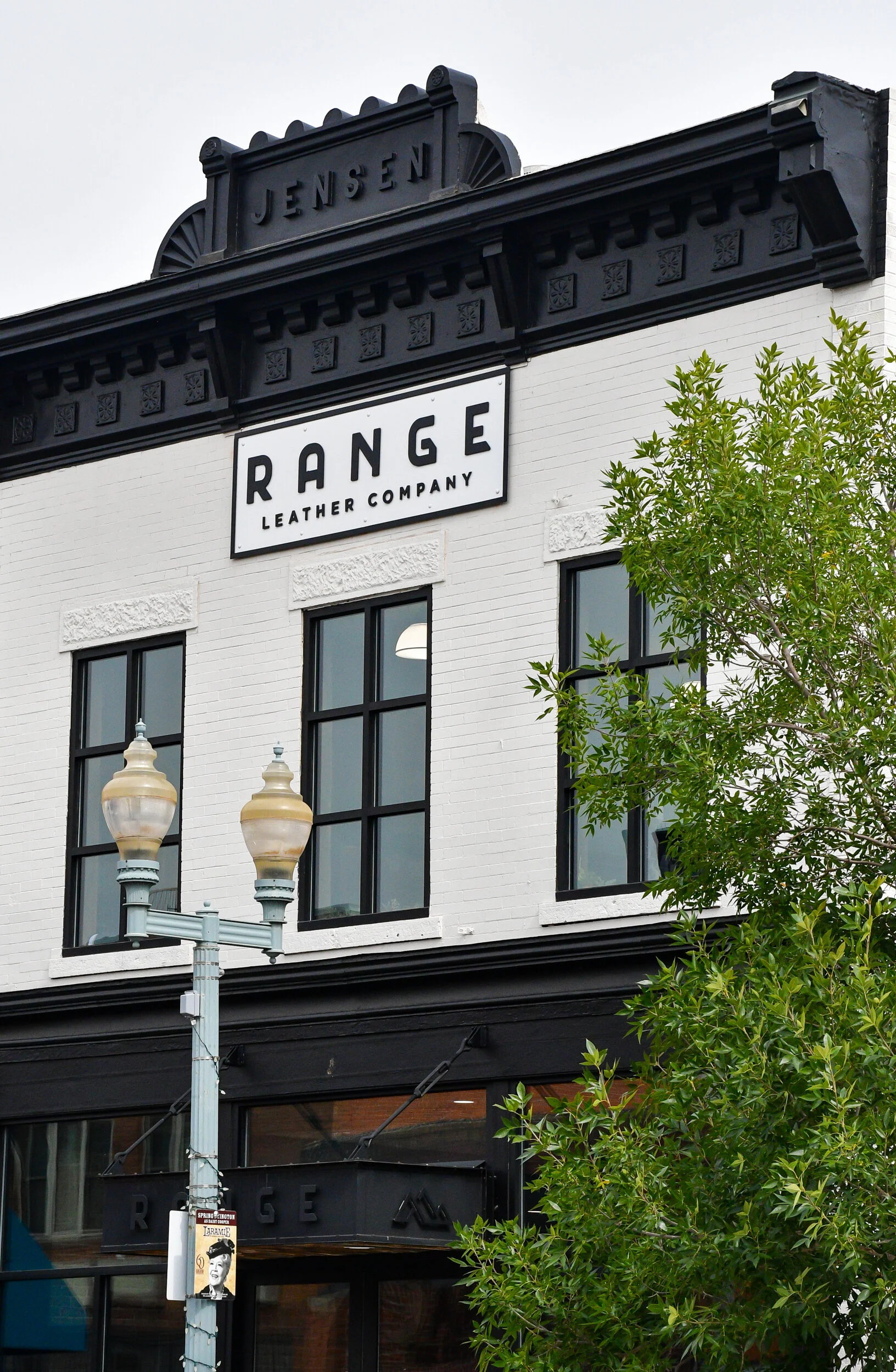 An application scenario or product detail of range leather company - Image 17