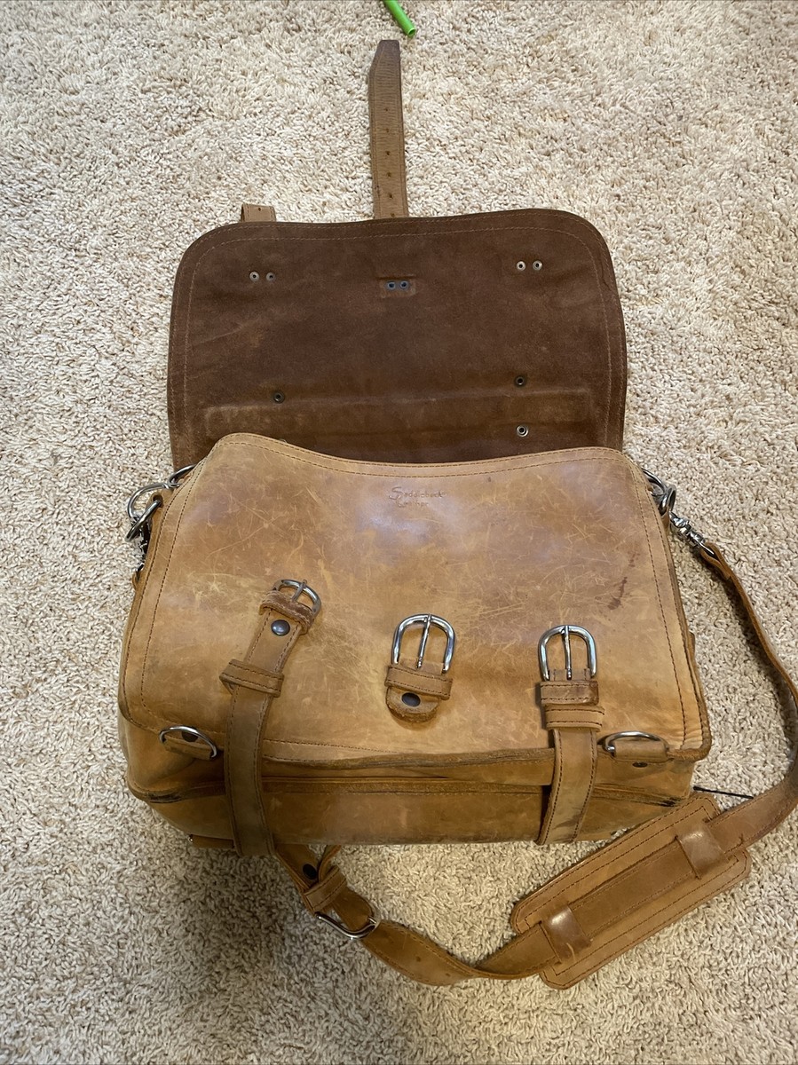 An application scenario or product detail of saddleback leather company briefcase - Image 11